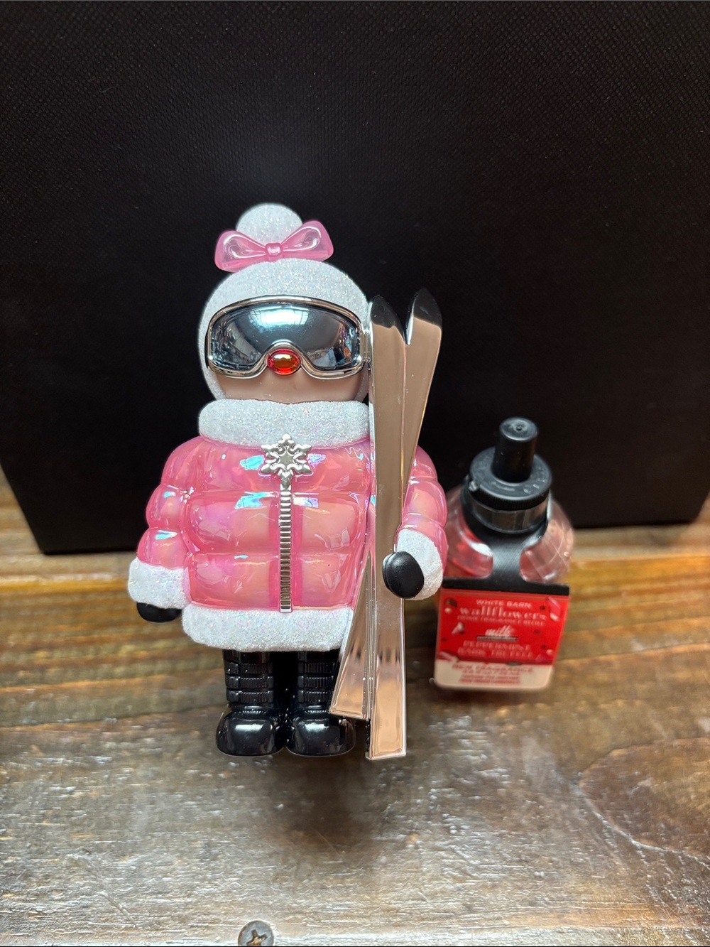 Bath & Body Works Ski Lady Wallflower and Peppermint Bark Truffle Refill